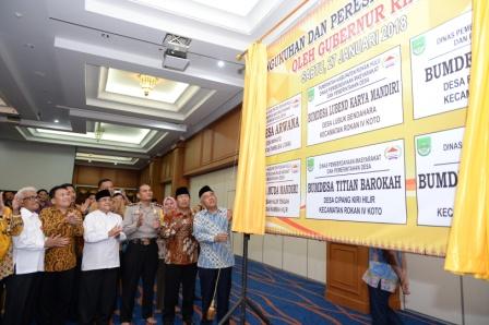 Kukuhkan 6 Bumdesa di Rohul, Gubri : Peranan Bumdesa di Rohul Tingkatkan Pertumbuhan Ekonomi Riau